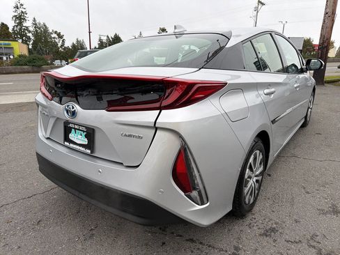 Used 2020 Toyota Prius Prime Limited image 9
