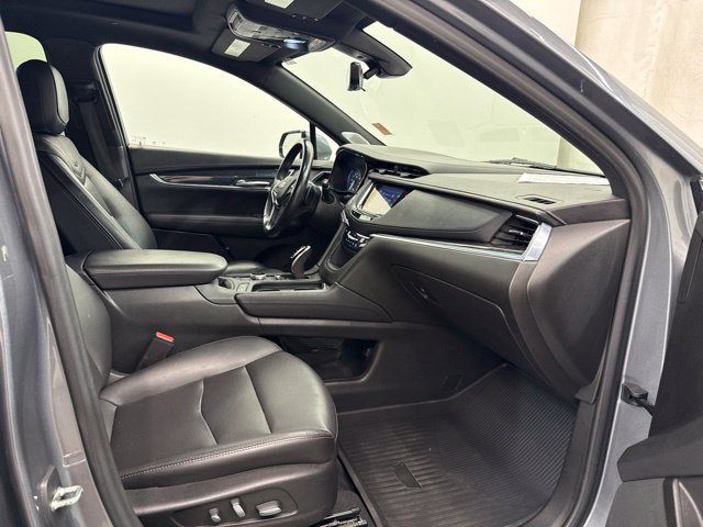 Used 2022 Cadillac XT5 Premium Luxury w/ Technology Package AWD/4WD image 16