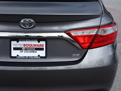 Used 2017 Toyota Camry SE image 19