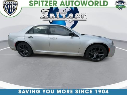 Used 2023 Chrysler 300 Touring RWD image 11
