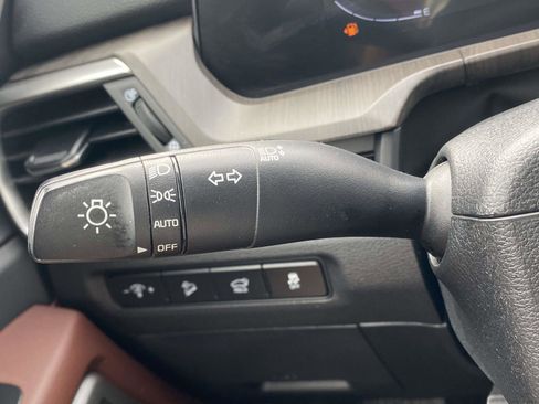 Used 2023 Kia Telluride EX w/ EX Captain's Chair Package image 23