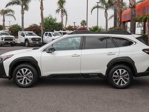 Used 2023 Subaru Outback Premium image 5