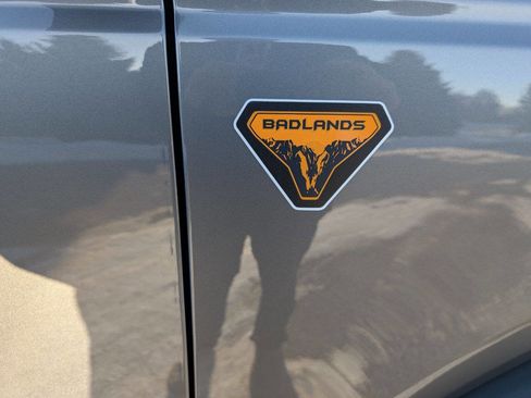 Used 2022 Ford Bronco Badlands image 11