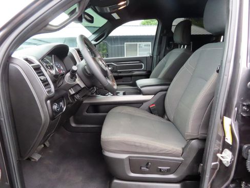 Used 2024 RAM 2500 Big Horn w/ Sport Appearance Package AWD/4WD image 30