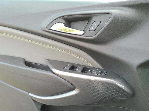 Used 2025 Chevrolet Trax ACTIV w/ Sunroof Package FWD image 21
