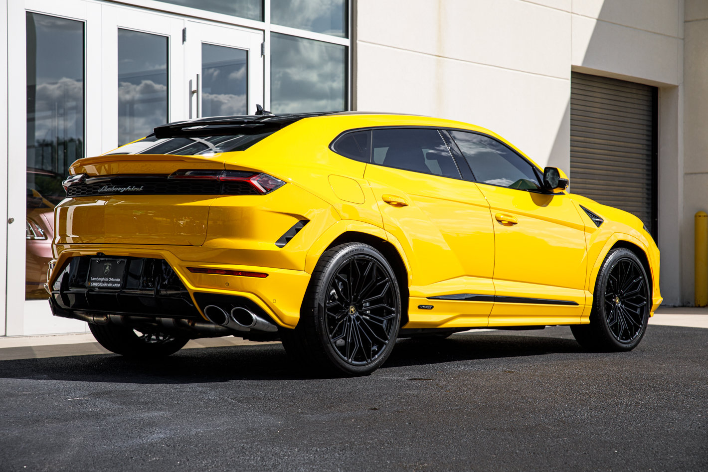 Used 2025 Lamborghini Urus S AWD/4WD image 19