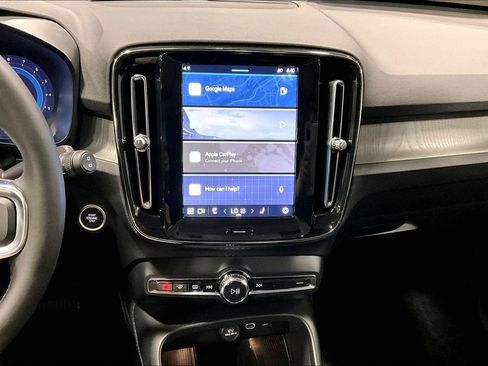 Used 2025 Volvo XC40 B5 Core w/ Protection Package Premier AWD/4WD image 15