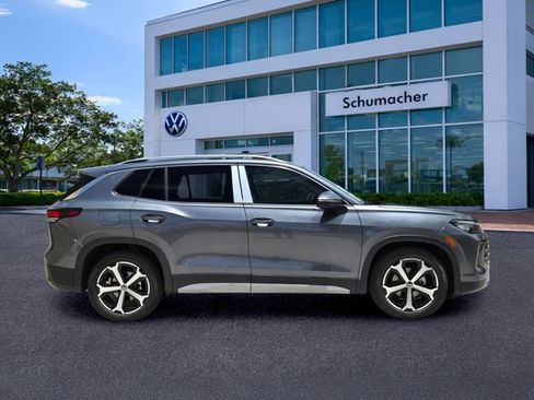 New 2026 Volkswagen Tiguan SE FWD image 8