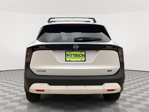 Used 2025 Nissan Kicks SR FWD image 3