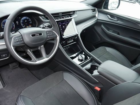 New 2025 Jeep Grand Cherokee L Altitude image 17