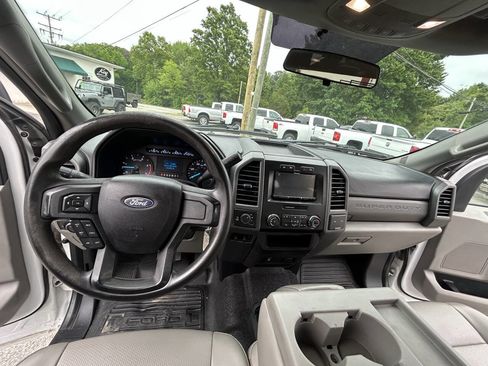 Used 2017 Ford F250 XL w/ Power Equipment Group AWD/4WD image 18