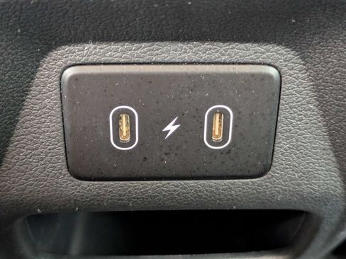 Used 2025 Hyundai Venue SEL FWD image 14