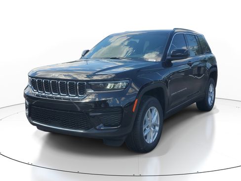 New 2026 Jeep Grand Cherokee Laredo RWD image 2