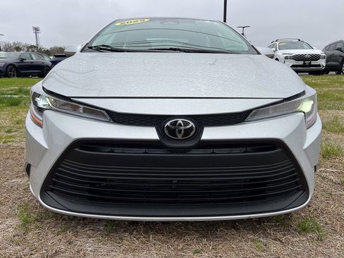 Used 2025 Toyota Corolla LE image 9