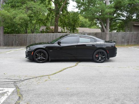 Used 2018 Dodge Charger R/T w/ Premium Group RWD image 3