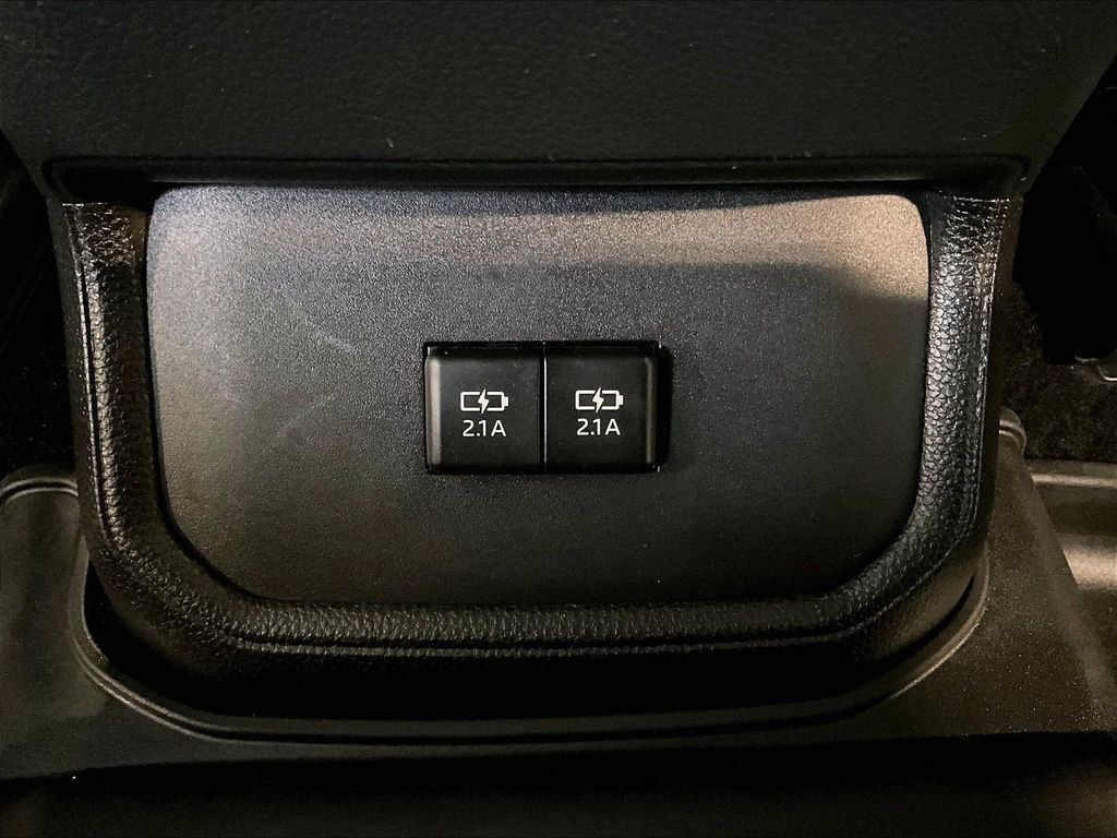 Used 2020 Toyota Highlander XLE AWD/4WD image 28