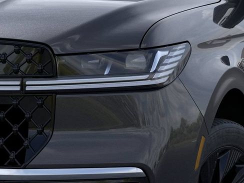 New 2026 Lincoln Navigator L Reserve AWD/4WD image 18