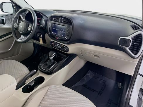 Certified 2025 Kia Soul LX w/ LX Technology Package FWD image 25