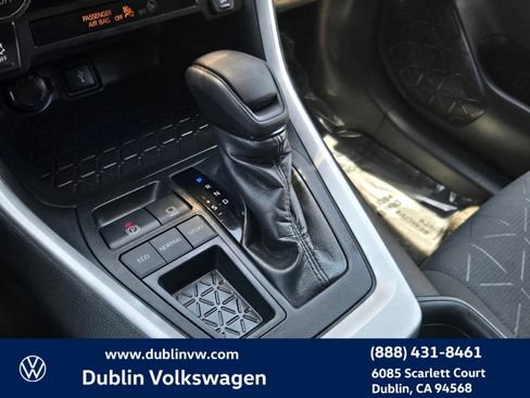 Used 2021 Toyota RAV4 XLE w/ Convenience Package FWD image 17