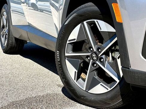 Used 2025 Hyundai Tucson SEL FWD image 2