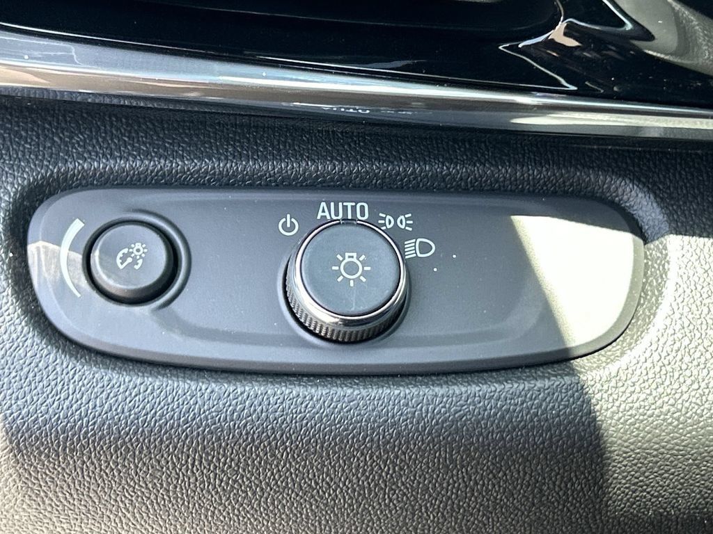 New 2026 Buick Envista Sport Touring w/ Convenience I Package FWD image 18