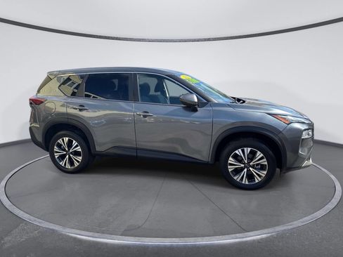 Used 2022 Nissan Rogue SV image 5