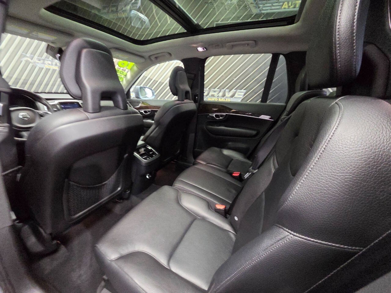 Used 2016 Volvo XC90 T6 Momentum w/ Momentum Plus Package AWD/4WD image 34