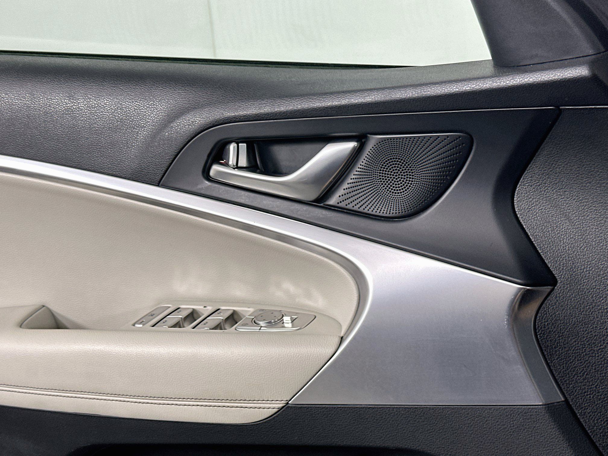 Used 2025 Genesis G70 2.5T RWD image 15