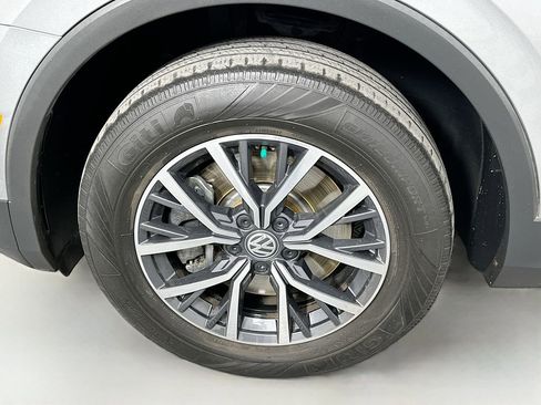 Used 2020 Volkswagen Tiguan SE image 31