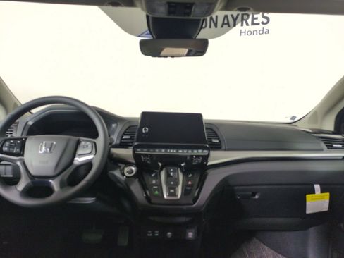 New 2026 Honda Odyssey Touring image 18