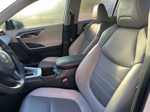 Used 2025 Toyota RAV4 Limited FWD image 8