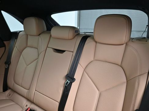 Used 2026 Porsche Macan AWD/4WD image 6