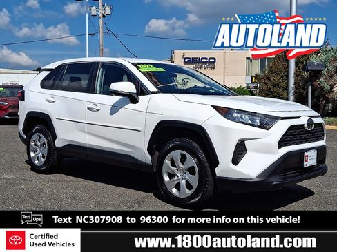 Certified 2022 Toyota RAV4 LE image 1