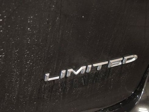 Used 2023 Chrysler Pacifica Limited FWD image 24