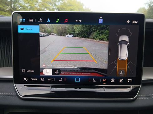 New 2025 Volkswagen Tiguan SE image 19