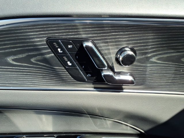 Used 2025 Cadillac Lyriq Sport AWD/4WD image 26