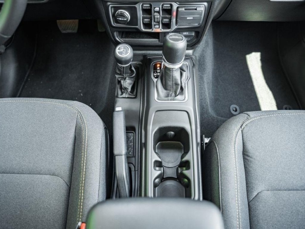 New 2025 Jeep Gladiator Sport AWD/4WD image 30