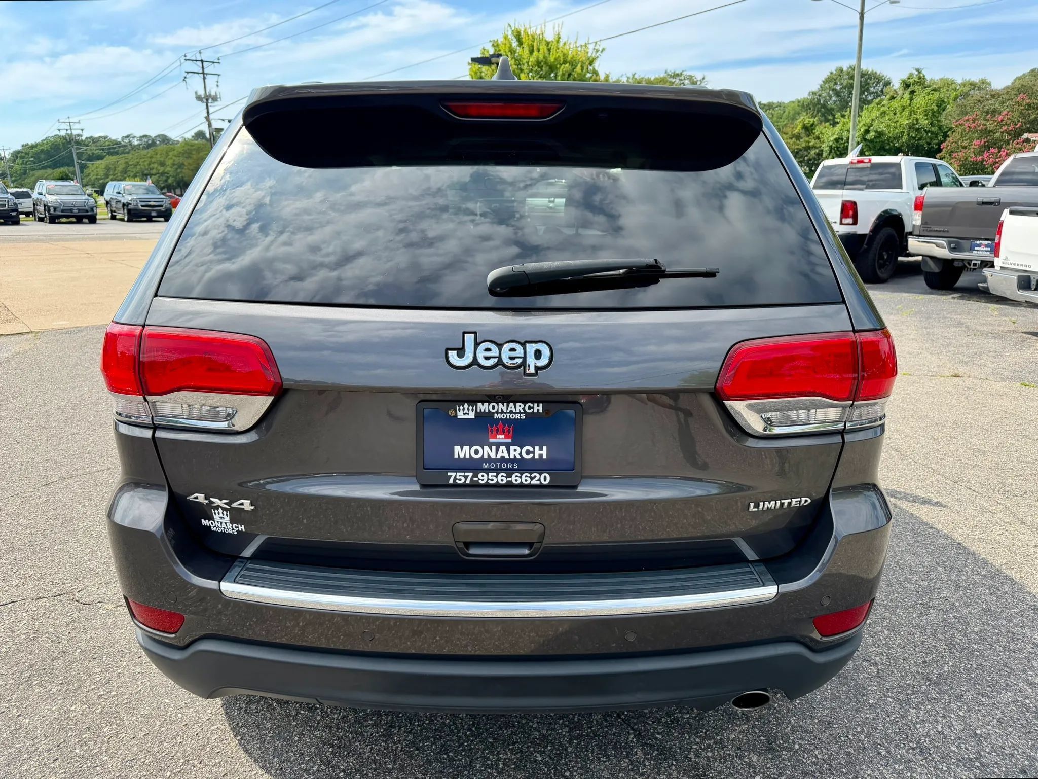 Used 2017 Jeep Grand Cherokee Limited AWD/4WD image 4