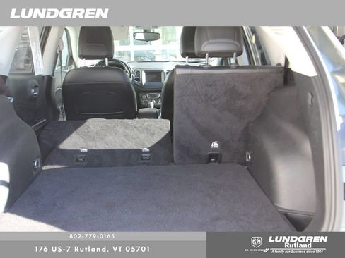 Used 2020 Jeep Compass Latitude w/ Cold Weather Group AWD/4WD image 32