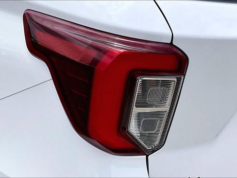 Certified 2024 Ford Explorer ST-Line w/ Class IV Trailer Tow Package AWD/4WD image 31