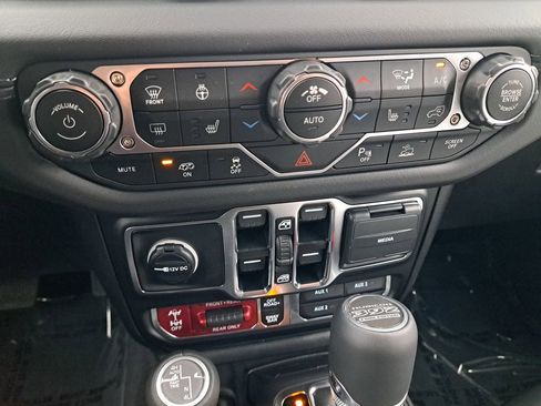 New 2025 Jeep Wrangler Unlimited Rubicon 392 image 23