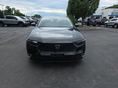 Used 2024 Honda Accord Touring image 2