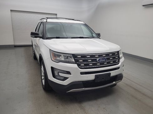 Used 2016 Ford Explorer XLT w/ Equipment Group 202A FWD image 14