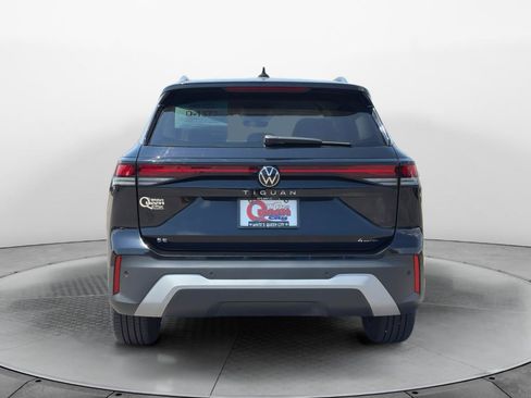Used 2026 Volkswagen Tiguan SE AWD/4WD image 8