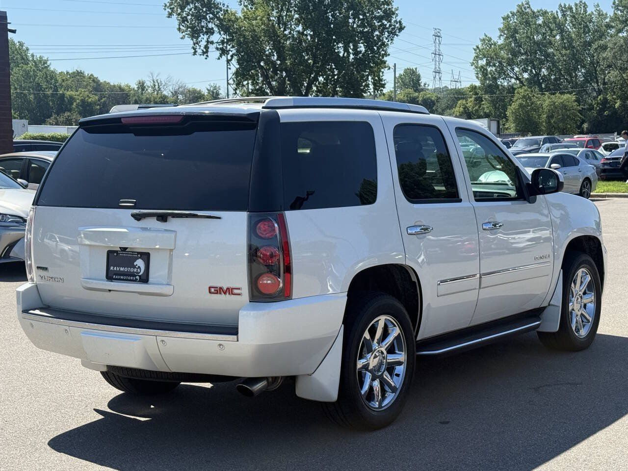 Used 2012 GMC Yukon Denali AWD/4WD image 11
