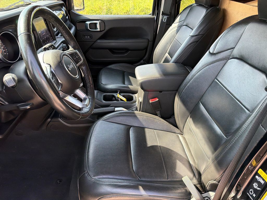 Used 2022 Jeep Wrangler Unlimited Sahara AWD/4WD image 9