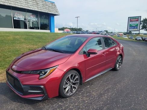 Used 2022 Toyota Corolla SE image 3