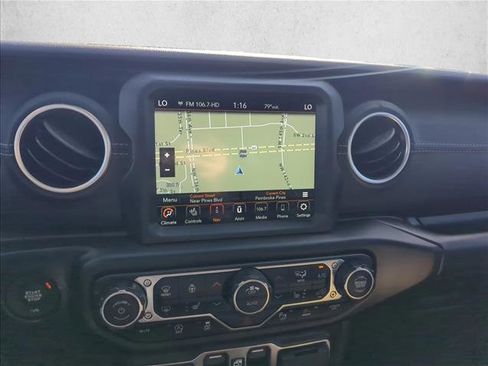 Used 2020 Jeep Gladiator Overland w/ Uconnect 4C Nav & Sound Group image 10