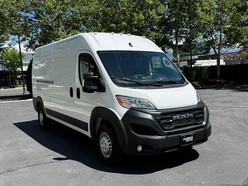 Used 2025 RAM ProMaster 2500 w/ Convenience Group image 5