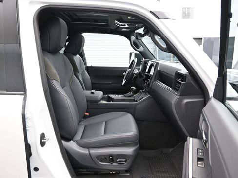 Used 2024 Lexus GX 550 AWD/4WD image 13